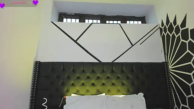 EthaanCox online show from September 2025 08:32:02 PM