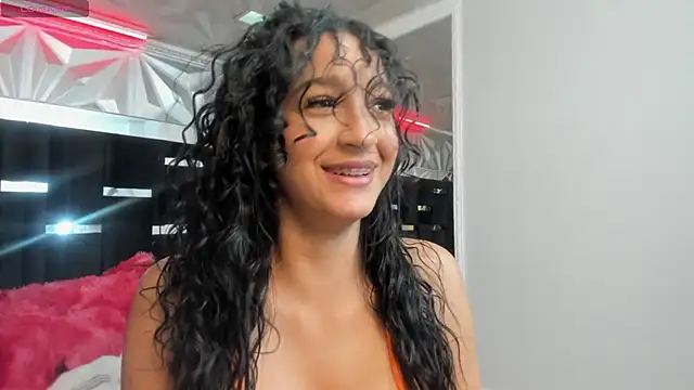 Shelley-Hack online show from February 2025 01:13:02 PM