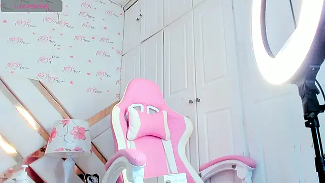 NoaBrowm online show from January 2025 01:53:02 PM