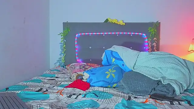 NoaBrowm online show from November 2025 10:45:01 PM