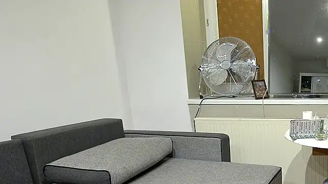 vikicd24 online show from November 2025 09:52:01 PM