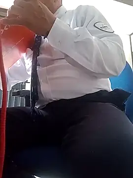 Jinenez online show from November 2025 09:32:01 PM