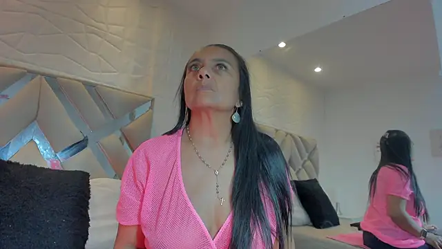 raquell moore online show from March 2025 10:55:02 PM