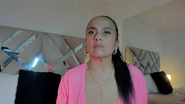 raquell moore online show from March 2025 07:09:01 PM