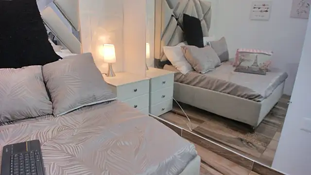 raquell moore online show from September 2025 05:34:02 PM