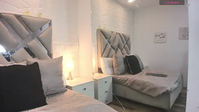 raquell moore online show from September 2025 11:29:01 PM