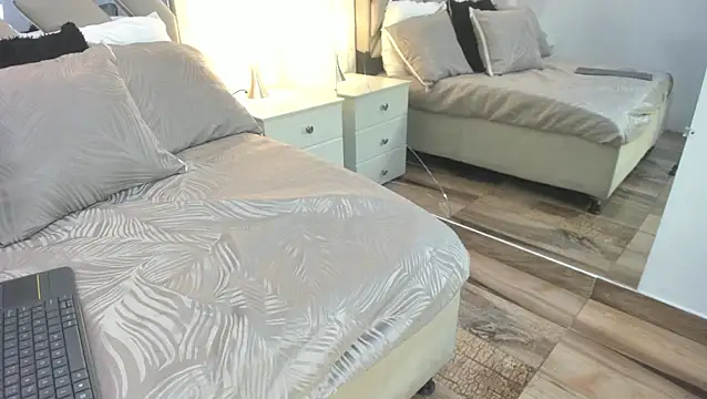 raquell moore online show from February 2026 12:23:02 PM