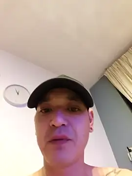 Snapshot of Thomaszz3 chatting on December 2025 12:08:01 AM Thomaszz3 online show from December 2025 12:08:01 AM