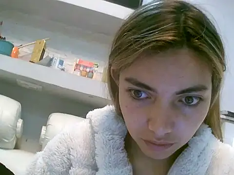 VittoriaTaylor online show from May 2026 10:42:02 AM