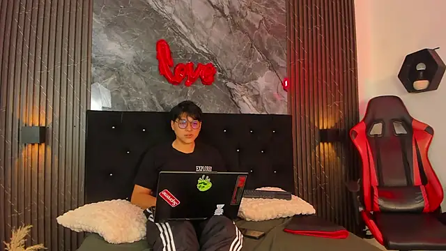 vanilla hot online show from February 2025 01:55:02 PM