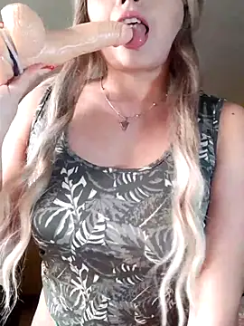 Snapshot of monicavictoria1301 chatting on November 2025 10:15:02 PM monicavictoria1301 online show from November 2025 10:15:02 PM