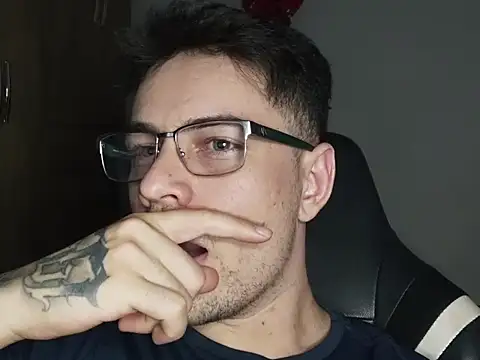 Snapshot of Dyllan__ chatting on October 2025 02:33:01 AM Dyllan online show from October 2025 02:33:01 AM