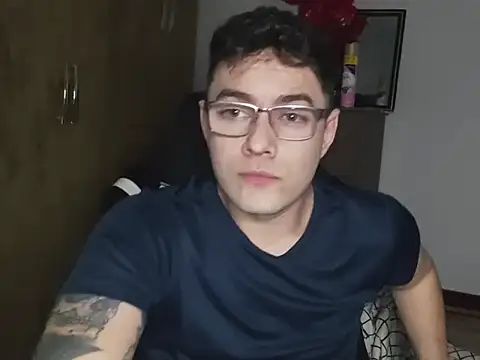 Snapshot of Dyllan__ chatting on October 2025 02:21:02 AM Dyllan online show from October 2025 02:21:02 AM