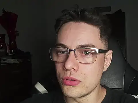 Snapshot of Dyllan__ chatting on October 2025 02:56:01 AM Dyllan online show from October 2025 02:56:01 AM