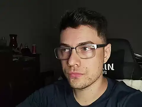 Snapshot of Dyllan__ chatting on October 2025 01:53:02 AM Dyllan online show from October 2025 01:53:02 AM