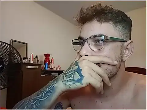 Snapshot of Dyllan__ chatting on April 2026 06:56:01 PM Dyllan online show from April 2026 06:56:01 PM