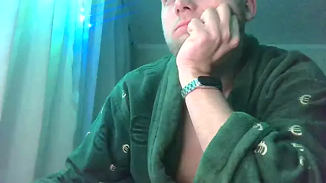 Snapshot of HunterOnBoobs chatting on February 2025 08:31:01 PM HunterOnBoobs online show from February 2025 08:31:01 PM