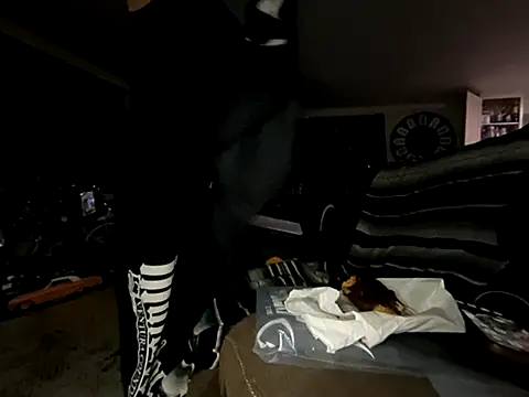 hornycouple818 online show from September 2025 01:01:01 PM