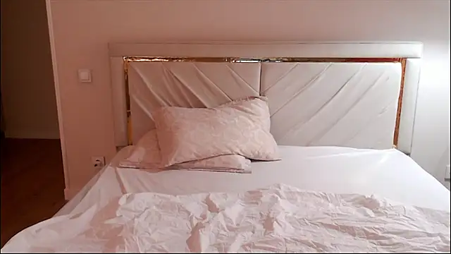 mystiksirenn online show from February 2025 04:12:02 AM