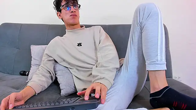 Cum hunters online show from April 2026 06:19:01 AM