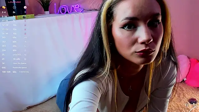 too sexxxy online show from March 2025 07:36:01 PM