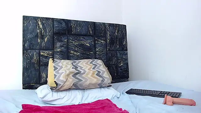 loretahorny online show from February 2025 07:35:01 PM