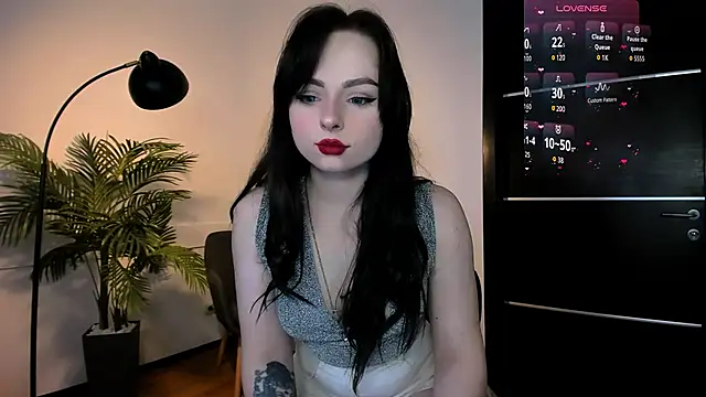 Noirael online show from April 2026 03:30:02 PM