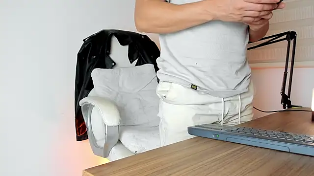 Snapshot of Fraannco chatting on January 2025 12:57:02 AM Fraannco online show from January 2025 12:57:02 AM