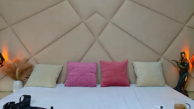 Snapshot of ChloeFrost chatting on October 2025 05:19:01 AM ChloeFrost online show from October 2025 05:19:01 AM