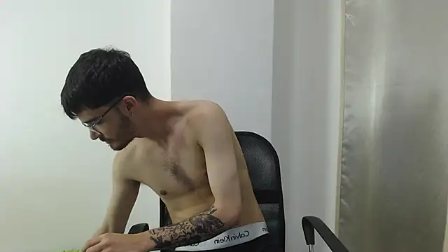 Snapshot of Aleex_Miller chatting on September 2025 08:36:02 AM Aleex Miller online show from September 2025 08:36:02 AM