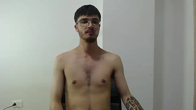 Snapshot of Aleex_Miller chatting on September 2025 05:52:02 AM Aleex Miller online show from September 2025 05:52:02 AM