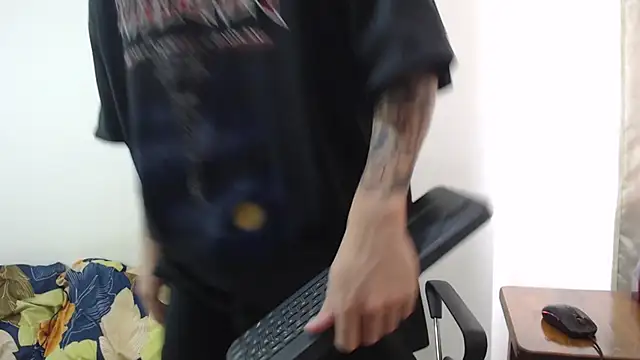 Snapshot of Aleex_Miller chatting on September 2025 07:08:01 PM Aleex Miller online show from September 2025 07:08:01 PM