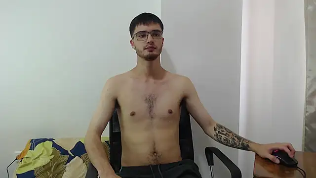 Snapshot of Aleex_Miller chatting on October 2025 08:37:02 PM Aleex Miller online show from October 2025 08:37:02 PM