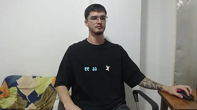 Snapshot of Aleex_Miller chatting on October 2025 11:57:01 PM Aleex Miller online show from October 2025 11:57:01 PM