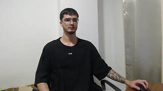 Snapshot of Aleex_Miller chatting on October 2025 02:09:01 AM Aleex Miller online show from October 2025 02:09:01 AM