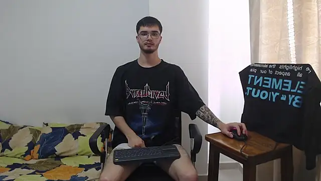 Snapshot of Aleex_Miller chatting on October 2025 08:18:01 PM Aleex Miller online show from October 2025 08:18:01 PM