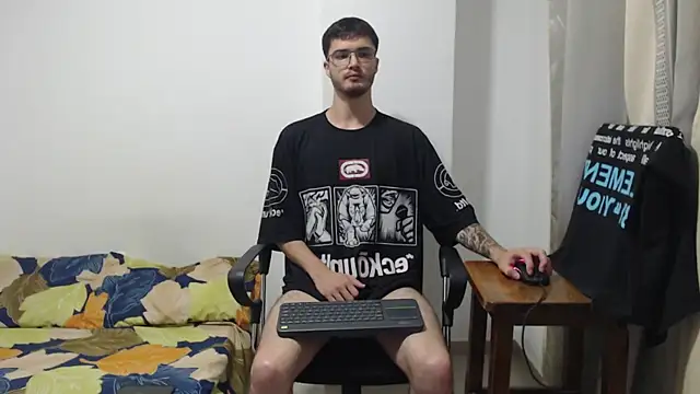 Snapshot of Aleex_Miller chatting on October 2025 12:43:01 AM Aleex Miller online show from October 2025 12:43:01 AM