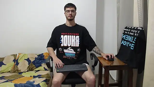 Snapshot of Aleex_Miller chatting on October 2025 12:22:02 AM Aleex Miller online show from October 2025 12:22:02 AM