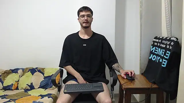 Snapshot of Aleex_Miller chatting on October 2025 01:28:01 AM Aleex Miller online show from October 2025 01:28:01 AM