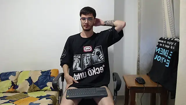 Snapshot of Aleex_Miller chatting on October 2025 04:37:02 AM Aleex Miller online show from October 2025 04:37:02 AM