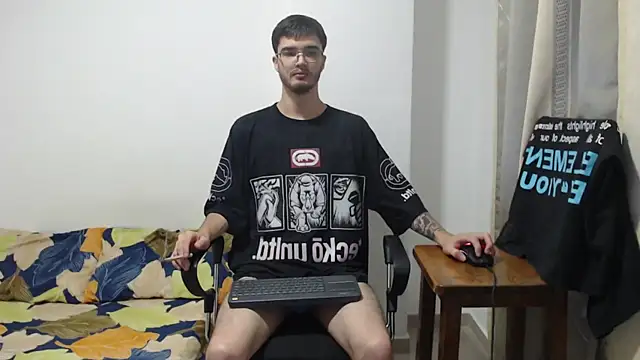 Snapshot of Aleex_Miller chatting on October 2025 06:14:02 AM Aleex Miller online show from October 2025 06:14:02 AM