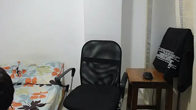 Snapshot of Aleex_Miller chatting on November 2025 03:50:01 AM Aleex Miller online show from November 2025 03:50:01 AM