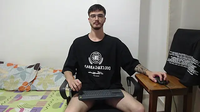 Snapshot of Aleex_Miller chatting on November 2025 02:06:01 AM Aleex Miller online show from November 2025 02:06:01 AM