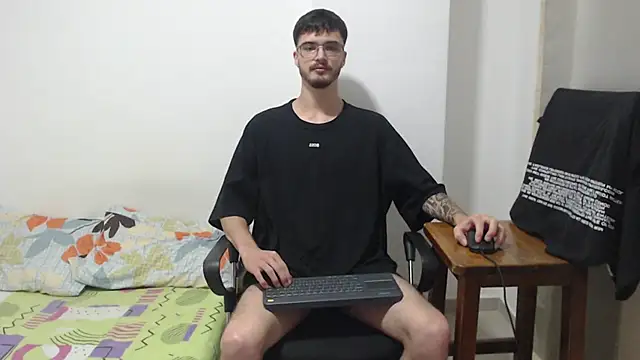 Snapshot of Aleex_Miller chatting on November 2025 03:34:01 AM Aleex Miller online show from November 2025 03:34:01 AM