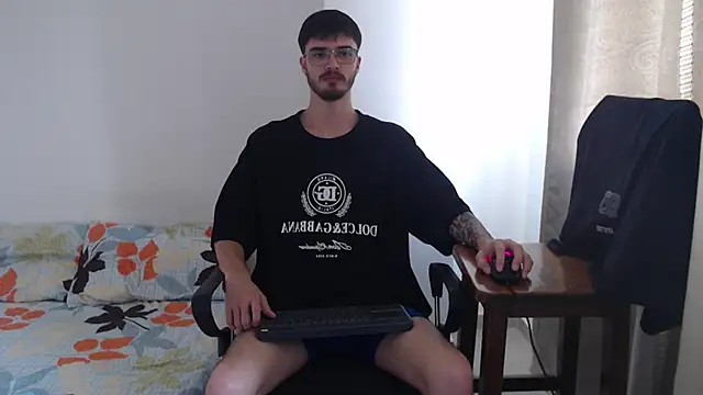 Snapshot of Aleex_Miller chatting on November 2025 10:03:02 PM Aleex Miller online show from November 2025 10:03:02 PM