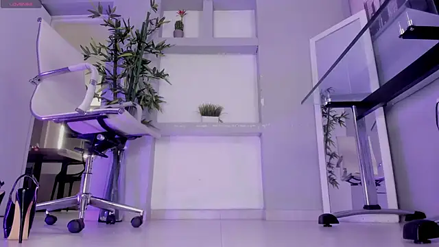 hannah howeell   online show from September 2025 10:05:01 AM