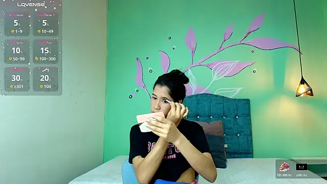 Snapshot of Connie_Bell chatting on October 2025 08:55:02 PM Connie Bell online show from October 2025 08:55:02 PM