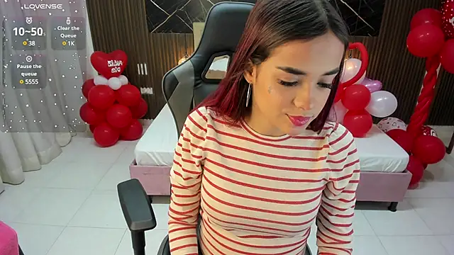 Snapshot of Lolly_18 chatting on February 2025 12:01:02 PM Lolly 18 online show from February 2025 12:01:02 PM