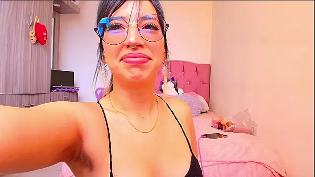 Snapshot of MiaFlamesxxx chatting on April 2026 03:31:02 PM MiaFlamesxxx online show from April 2026 03:31:02 PM
