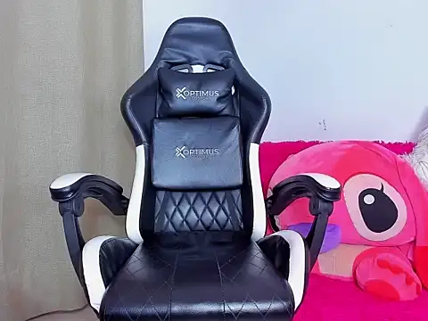 Snapshot of Laurita__Os chatting on January 2025 11:45:01 PM Laurita Os online show from January 2025 11:45:01 PM